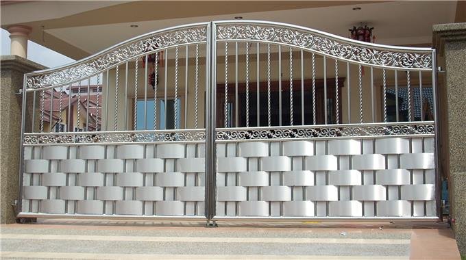 Steel Gate Installation